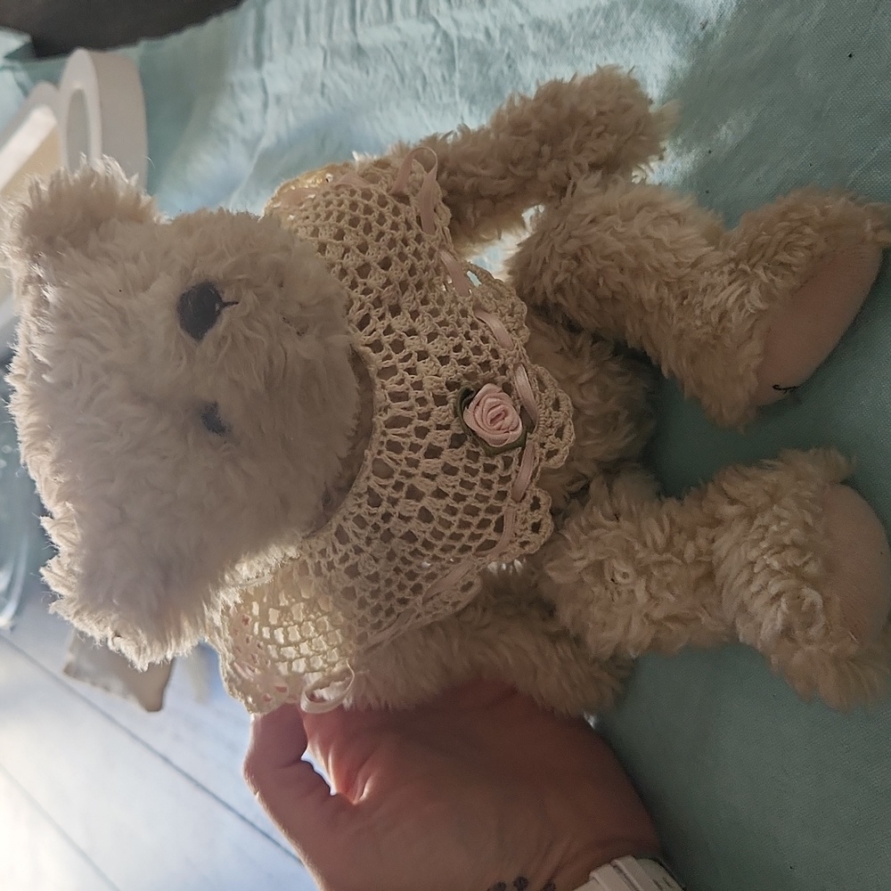 Cottage collectibles cream bear with crocheted collar